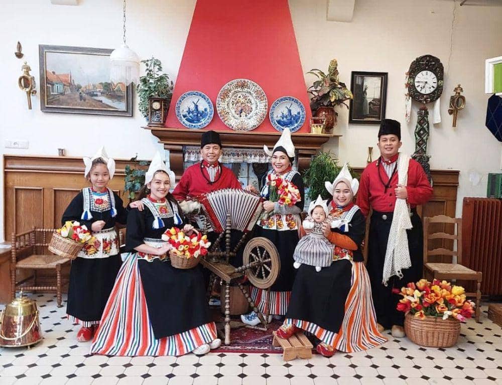 potret Ayu Ting Ting dan keluarga (instagram.com/ayutingting92)