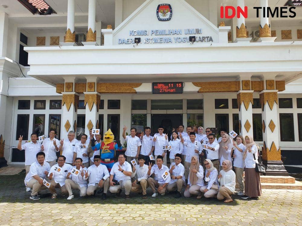 DPD Partai Gerinda DIY mendaftar bacaleg di KPU DIY. (IDN Times/Tunggul Damarjati)
