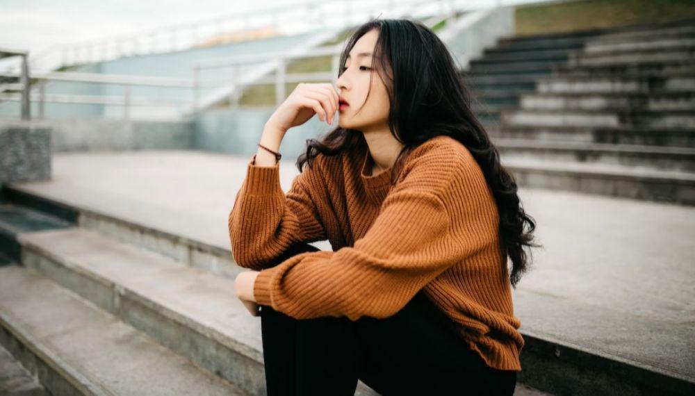 ilustrasi wanita yang bersedih (unsplash.com/Anthony Tran)