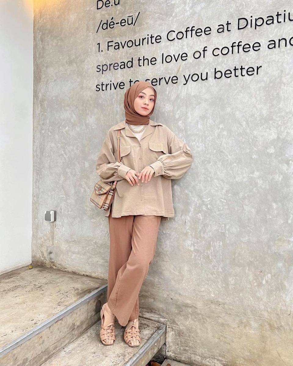ide outfit kemeja ala Meirani Amalia Putri (instagram.com/meiraniap)