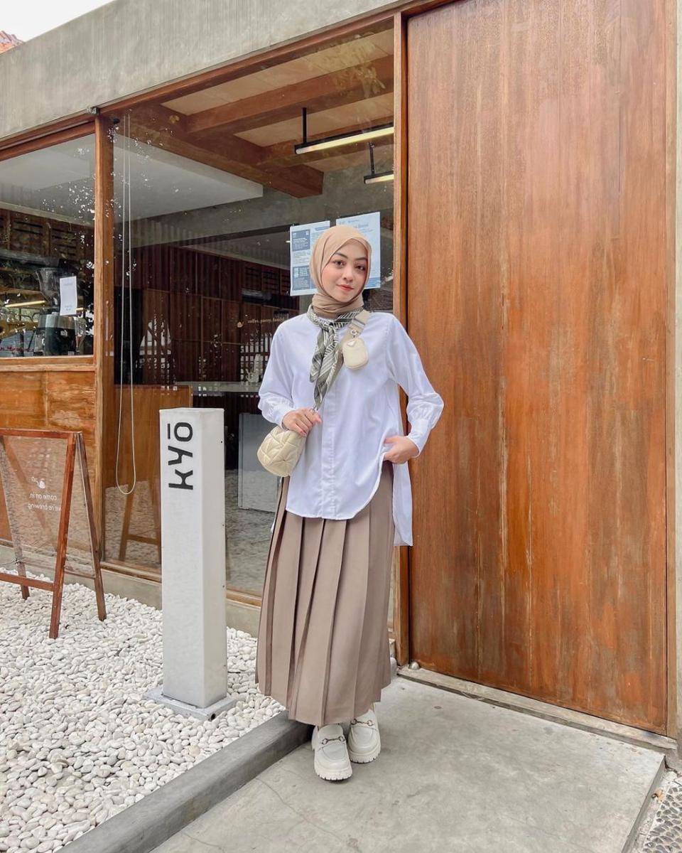 ide outfit kemeja ala Meirani Amalia Putri (instagram.com/meiraniap)