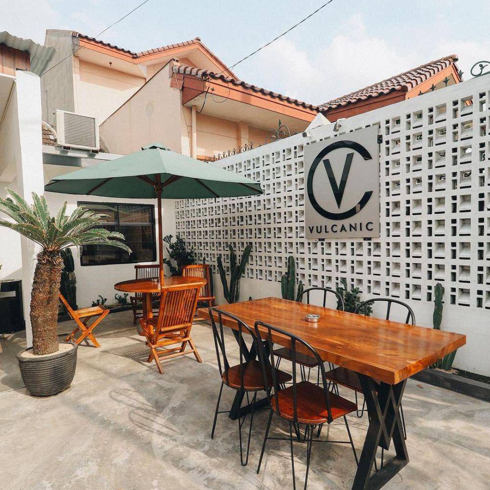 Vulcanic Resto and Bar, Medan (instagram.com/betamakan.mdn)