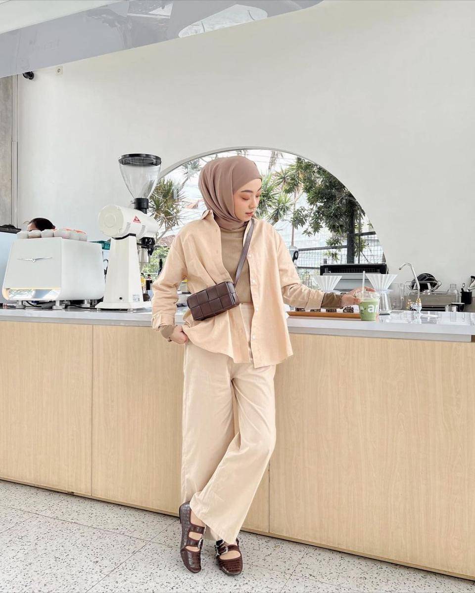 ide outfit kemeja ala Meirani Amalia Putri (instagram.com/meiraniap)