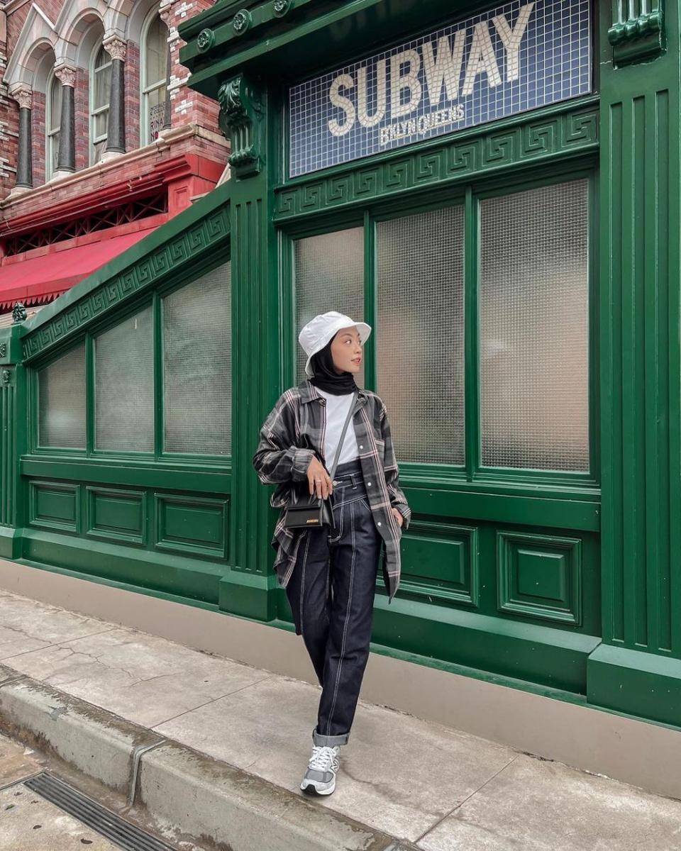 ide outfit kemeja ala Meirani Amalia Putri (instagram.com/meiraniap)