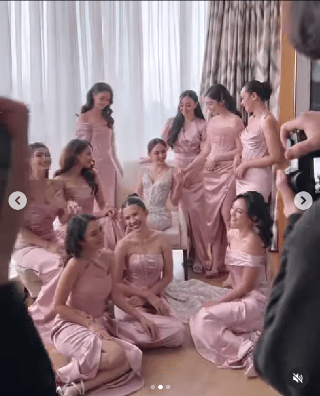 Para bridesmaid di resepsi nikahan Jessica Mila dan Yakup Hasibuan (instagram.com/merdianoctav)