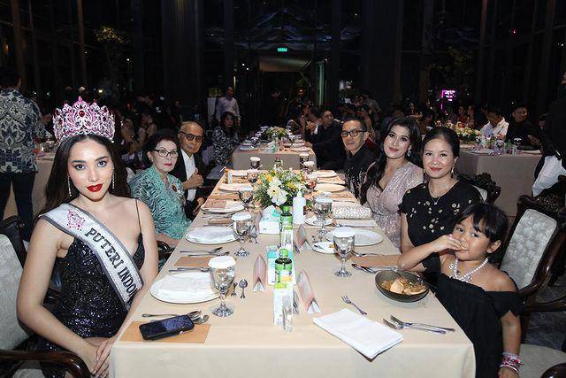 Potret Kompilasi Welcome Dinner Puteri Indonesia 2023 di Hari Kedua Masa Karantina (Instagram.com/officialputeriindonesia)