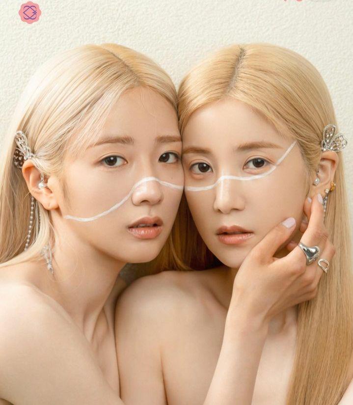 Potret Chorong dan Bomi Apink untuk poster debut sub-unit grup CHOBOM (instagram.com/__yoonbomi__)