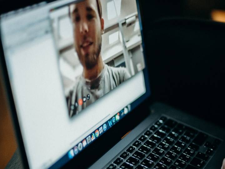 ilustrasi video meeting (pexels.com/cottonbro studio)