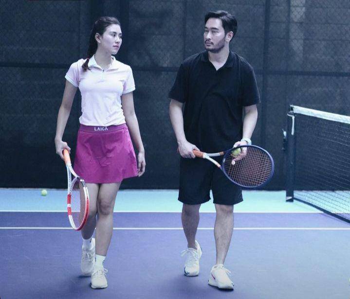 potret Syahnaz Sadiqah dan Ritchie Ismail main tenis (instagram.com/ritchieismail)