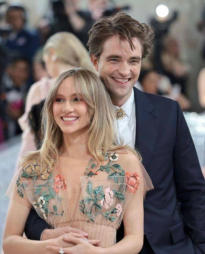 potret Robert Pattinson dan Suki Waterhouse (instagram.com/robertpattinsonofficial)
