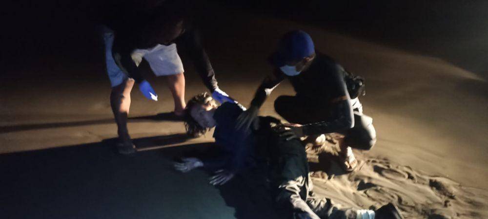 Seorang perempuan nyaris tenggelam di Pantai Parangtritis. (Dok. Polres Bantul)