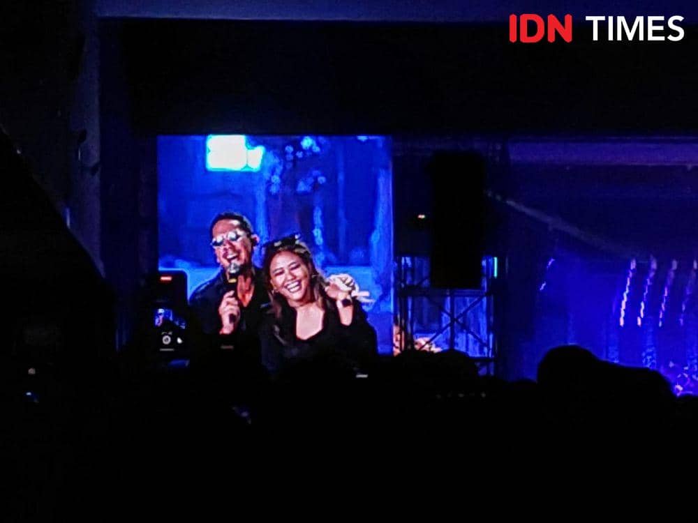7 Momen Fans Naik ke Panggung Konser Maliq & D'essentials, Salting!