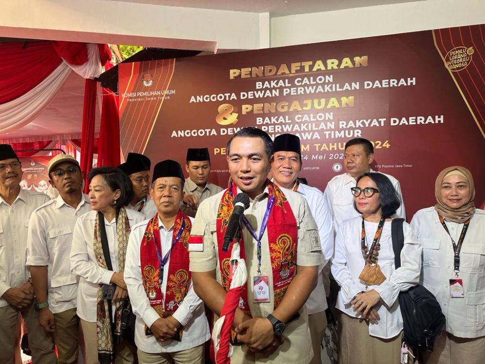 Gerindra Jatim saat daftarkan Bacaleg ke KPU Jatim. Dok. Gerindra.