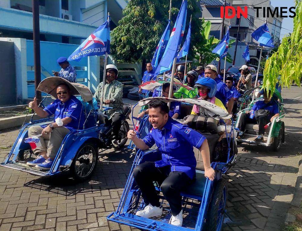 Demokrat Jatim saat daftarkan Bacaleg ke KPU Jatim, Minggu (14/5/2023). IDN Times/Ardiansyah Fajar.
