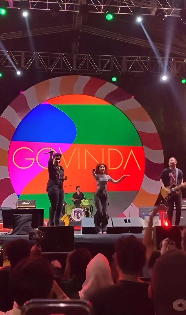 potret Jenaka Mahila manggung bareng Govinda (instagram.com/t_orasudi_ro)