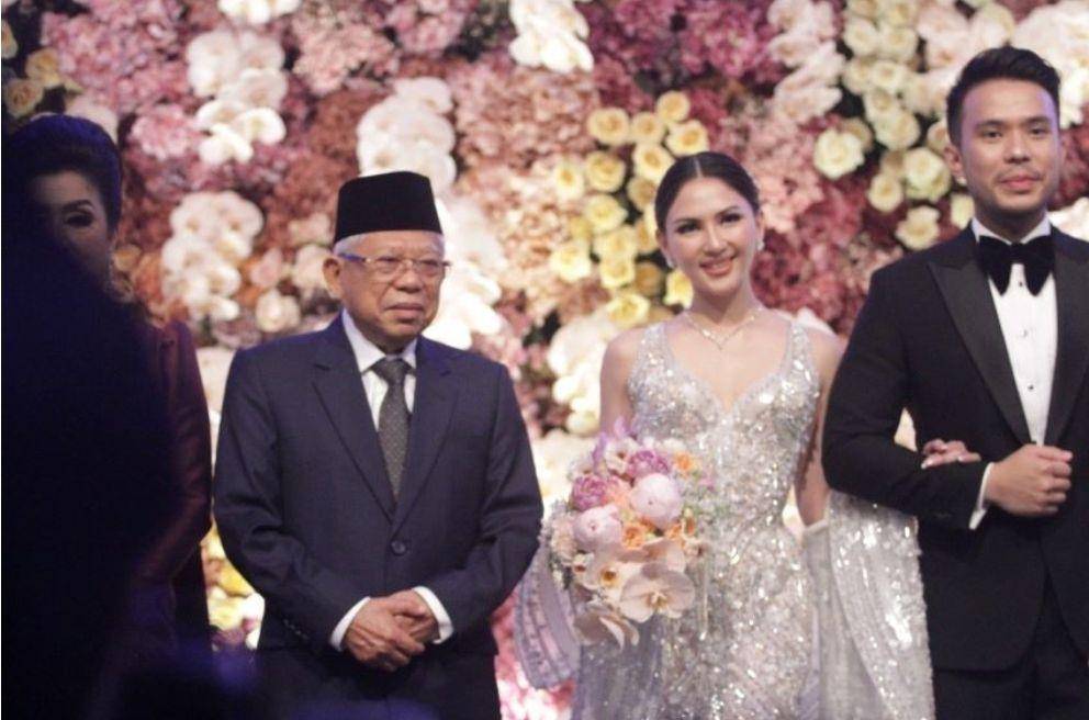 Wakil Presiden Ma'ruf Amin ketika hadir di acara resepsi pernikahan Jessica Mila-Yakub Hasibuan di Hotel Raffles pada Sabtu, 13 Mei 2023. (Tangkapan layar Nusantara TV)
