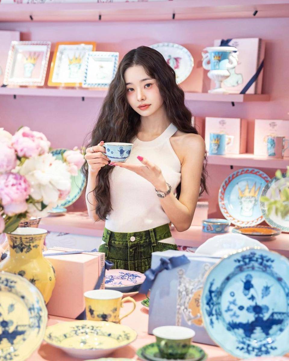 Song Ji A (Instagram.com/dear.zia)