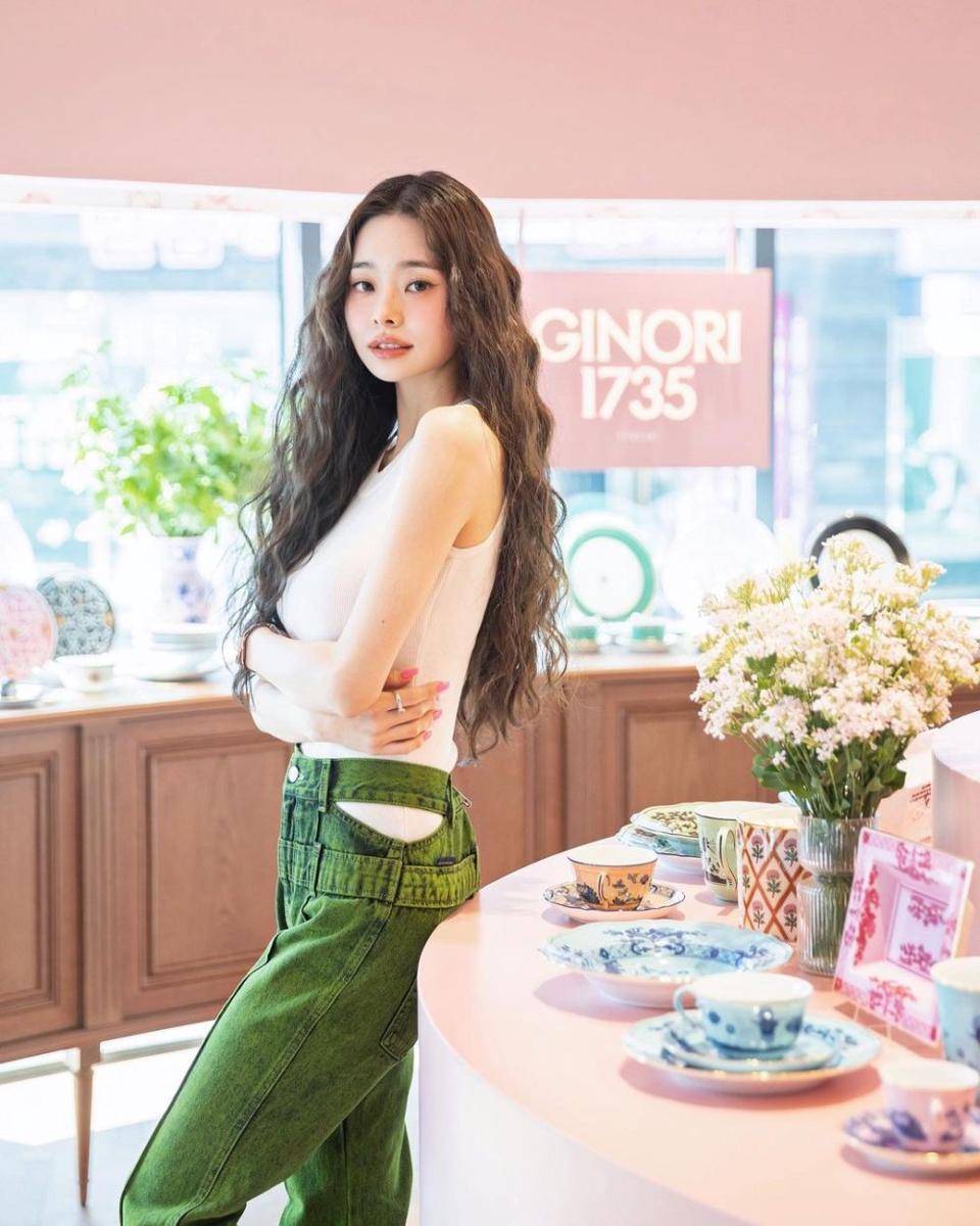 Song Ji A (Instagram.com/dear.zia)