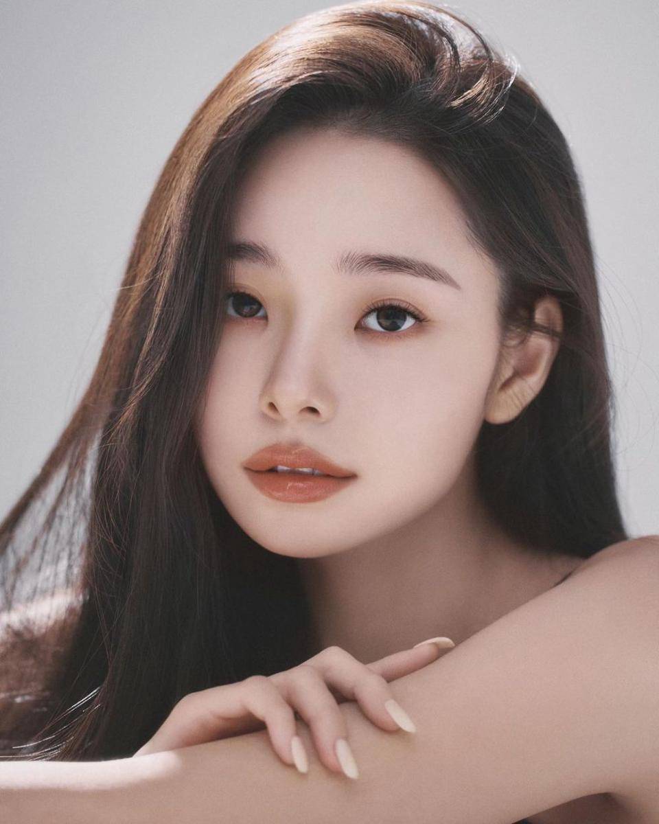 Song Ji A (Instagram.com/dear.zia)