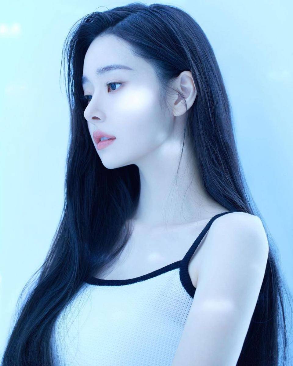 Song Ji A (Instagram.com/dear.zia)