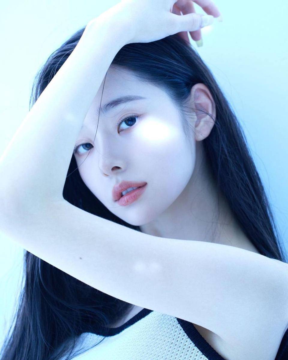 Song Ji A (Instagram.com/dear.zia)