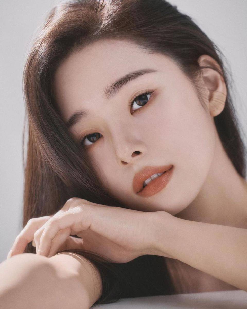 Song Ji A (Instagram.com/dear.zia)