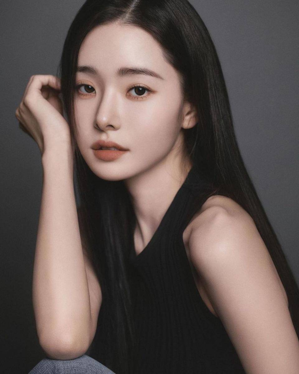 Song Ji A (Instagram.com/dear.zia)