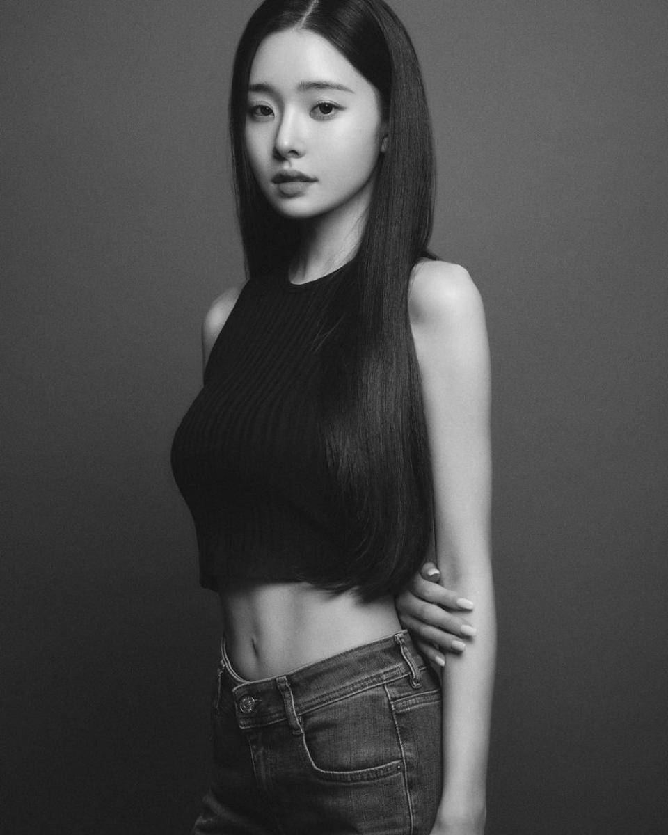 Song Ji A (Instagram.com/dear.zia)