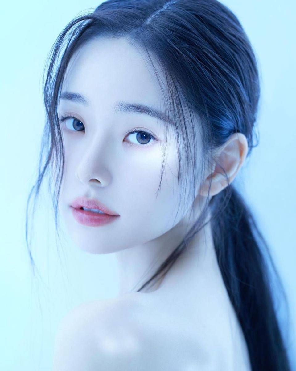 Song Ji A (Instagram.com/dear.zia)