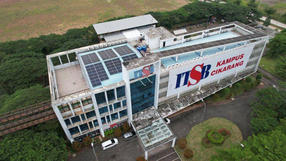Pasang PLTS Bersama SUN Terra, ITSB Canang Kampus Hijau Energi Mandiri