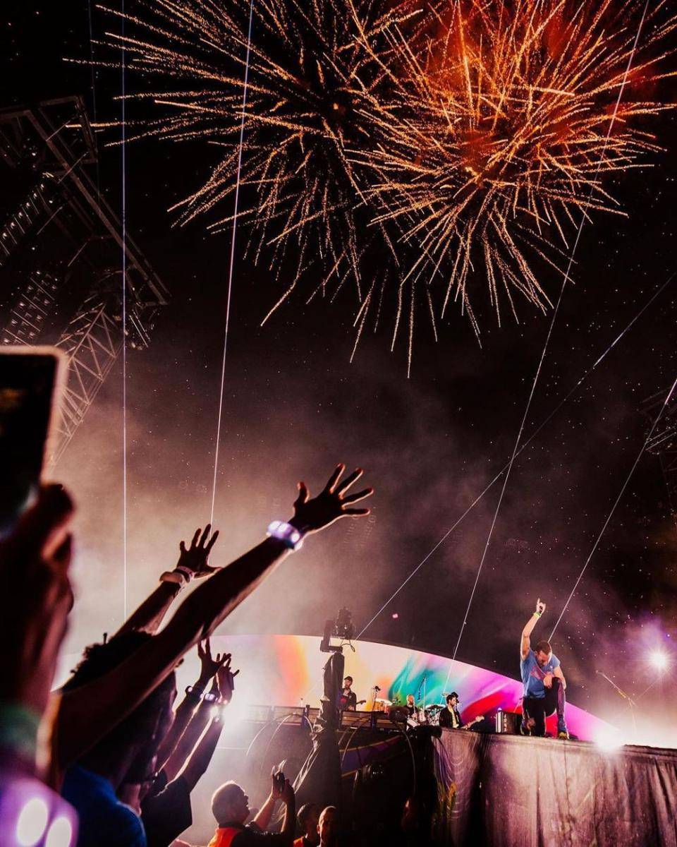 Gelang Xylobands Coldplay (instagram.com/coldplay)
