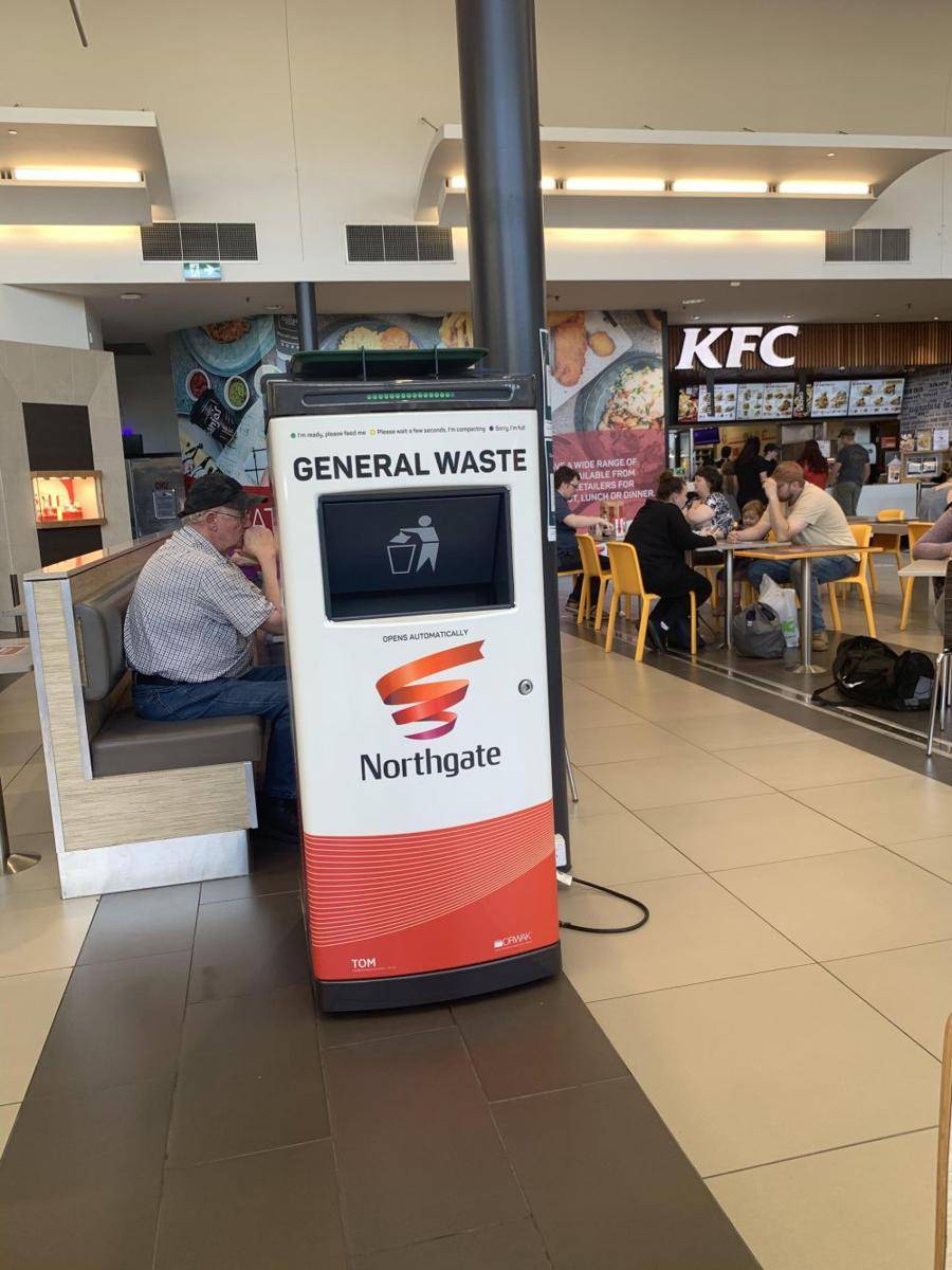potret tempat sampah desain unik (reddit.com/user/Ya-Dikobraz)