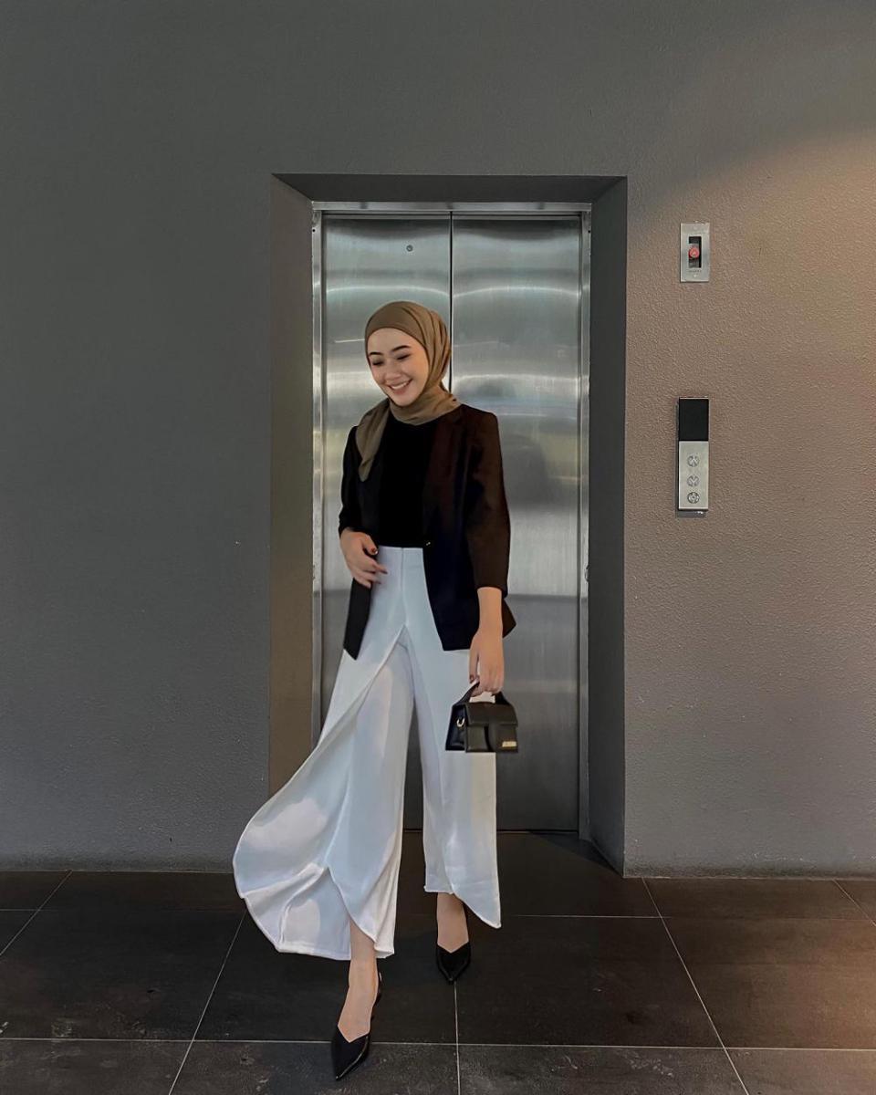 OOTD interview kerja (instagram.com/detaberliana)