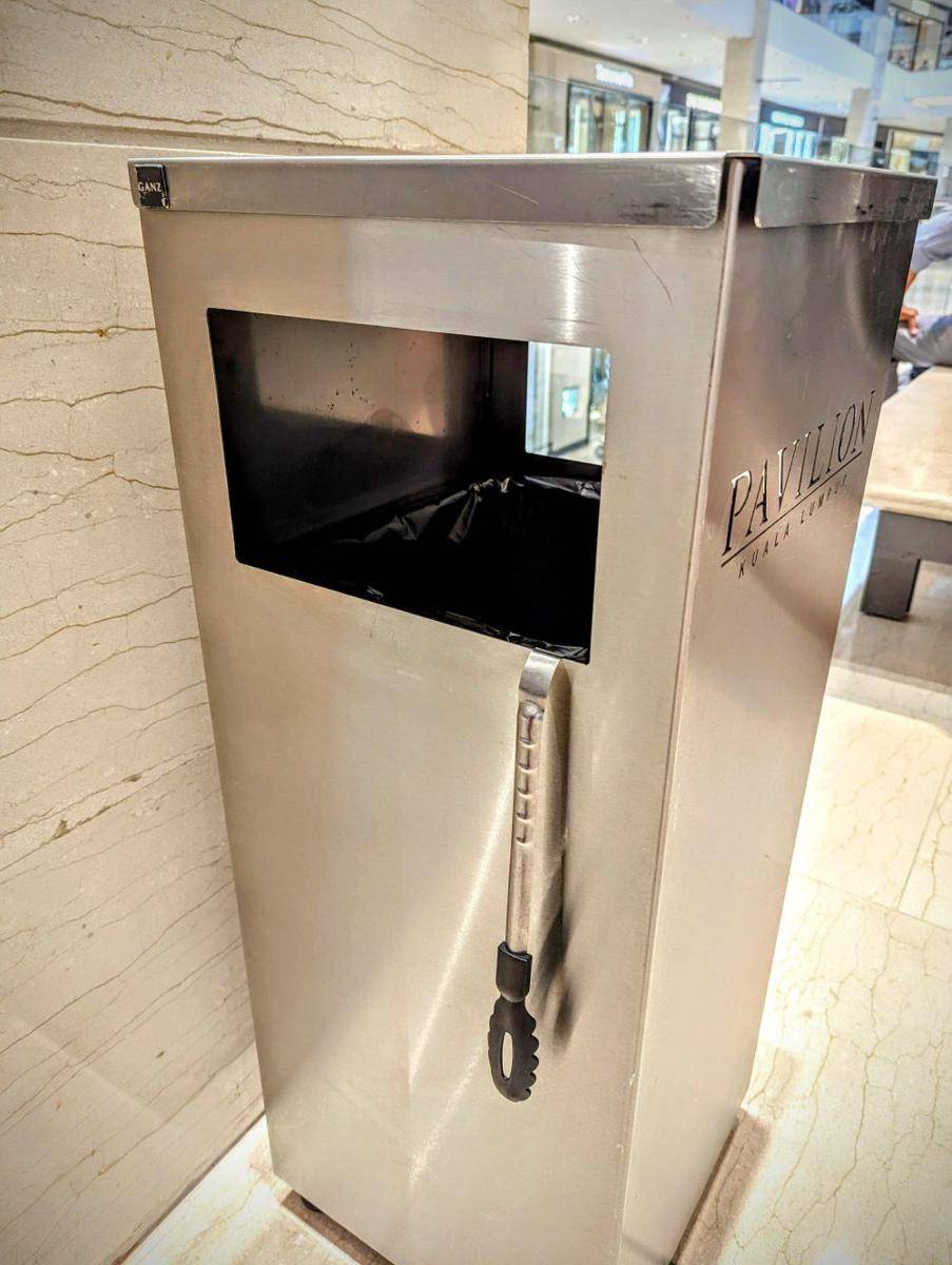 potret tempat sampah desain unik (reddit.com/user/cf10663)