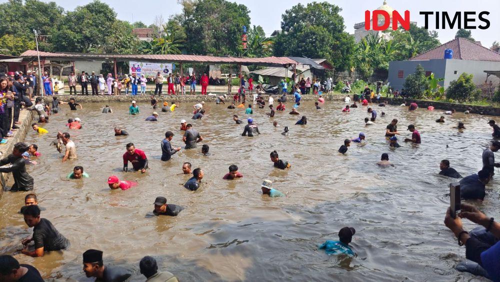 Mengenal Ngubek Empang, Tradisi Warga saat Lebaran Kota Depok
