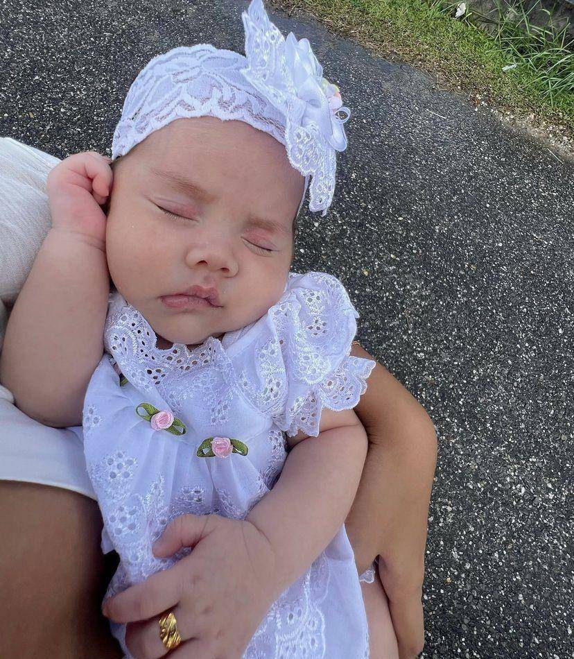 potret Shenina Cinnamon momong bayi (instagram.com/shenacinnamon)