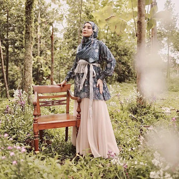 OOTD hijab (instagram.com/zaskiasungkar15)