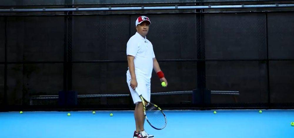 potret Irfan Hakim bermain tenis (instagram.com/raffinagita1717)
