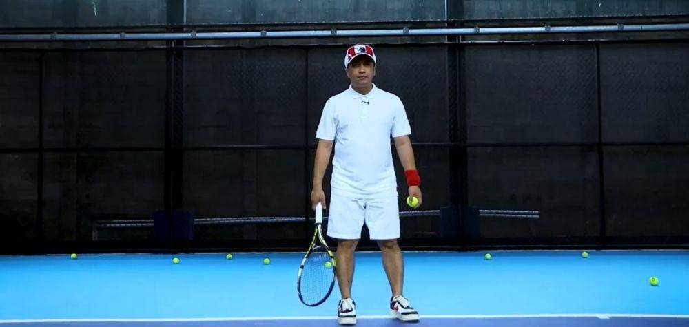 potret Irfan Hakim bermain tenis (instagram.com/raffinagita1717)
