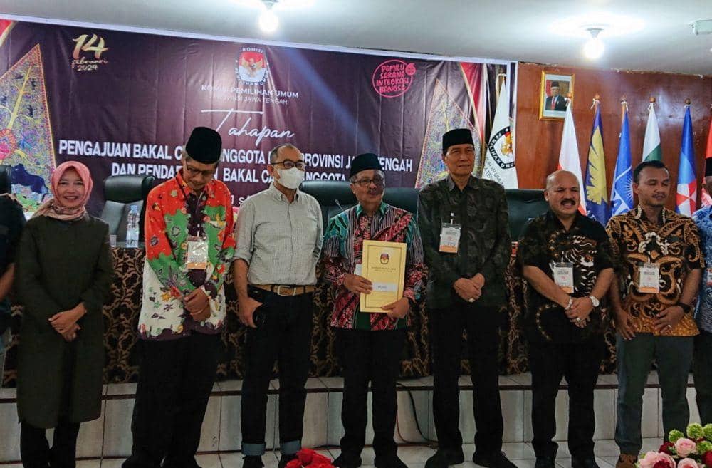 Ikut Nyalon DPD, Ketua PGRI Jateng Beri Janji Ini Buat Para Guru