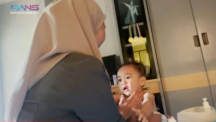 Momen Rayyanza Bertemu Kembali Sus Rini, Setelah Mudik (Youtube.com/Rans Entertainment)
