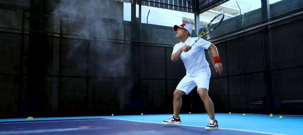 potret Irfan Hakim bermain tenis (instagram.com/raffinagita1717)