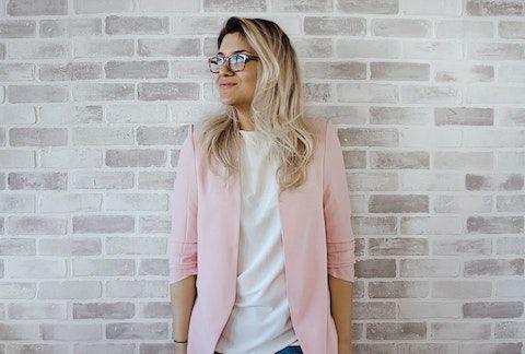 Ilustrasi wanita tersenyum (Pexels/Designecologist)