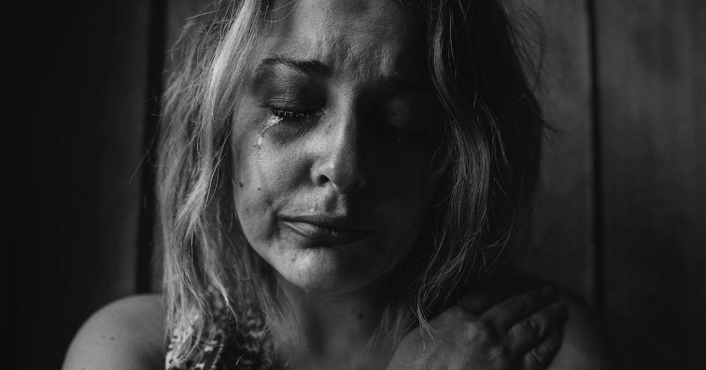4 Perbedaan Sindrom Stockholm dan Trauma Bonding