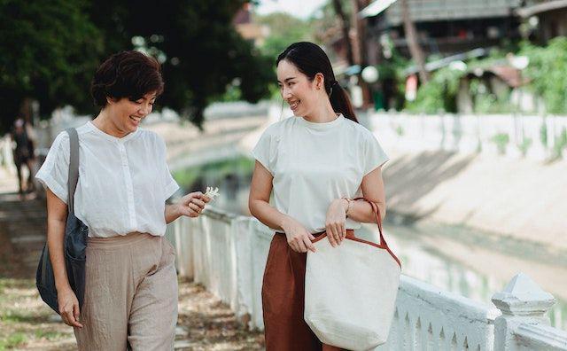 4 Alasan Mengapa Orang Gak Nyaman saat Ada yang Memberi Bantuan