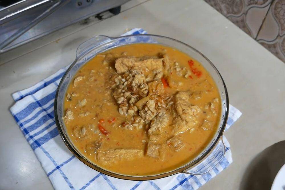 sambal tumpang khas Kediri (youtube.com/Masak yuk)