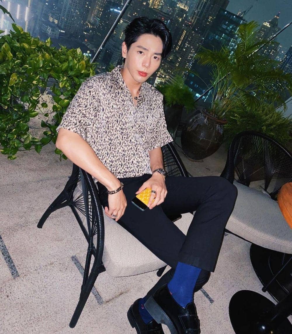 Up Poompat (instagram.com/uppoompat)