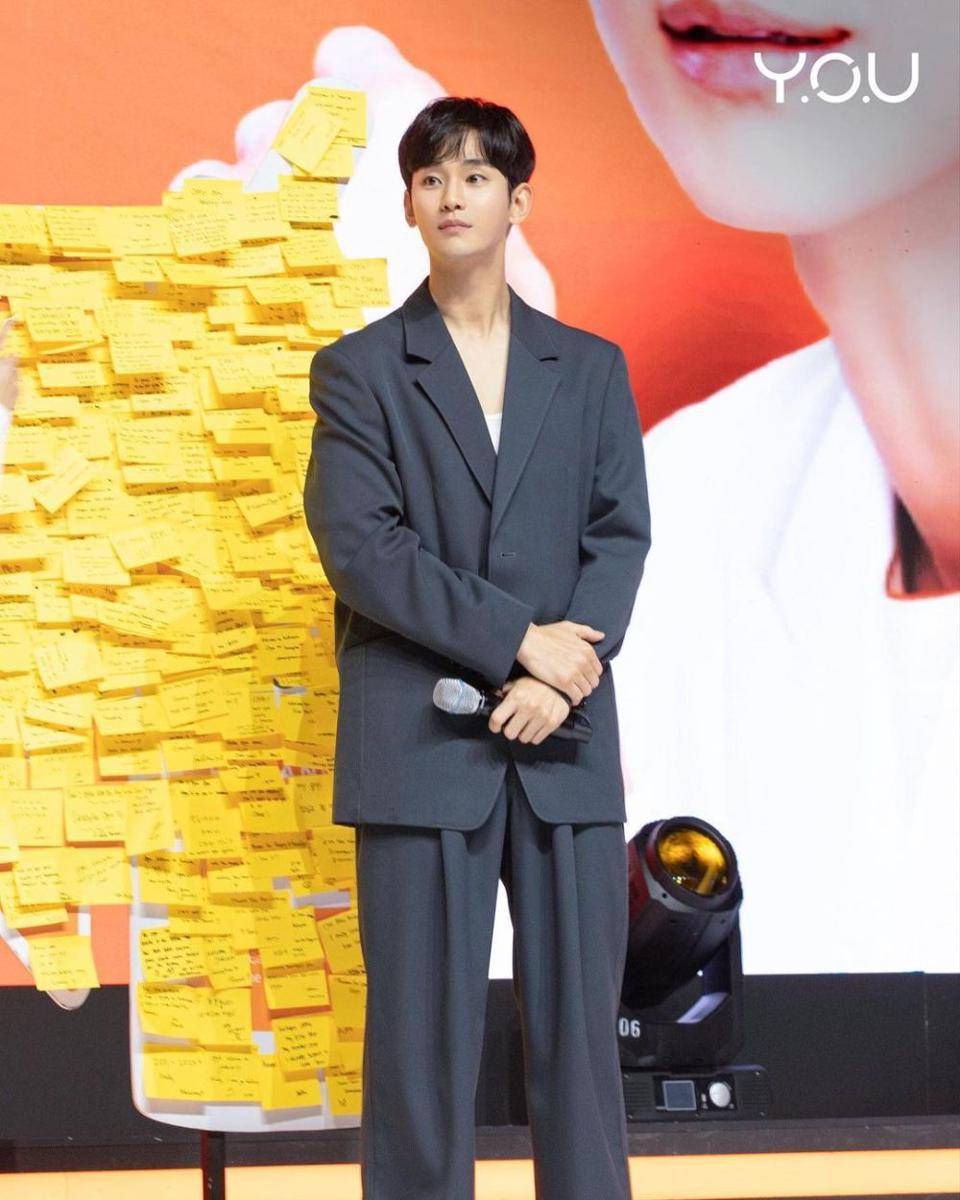 potret Kim Soo Hyun di acara fan meeting (instagram.com/youbeauty_idn)
