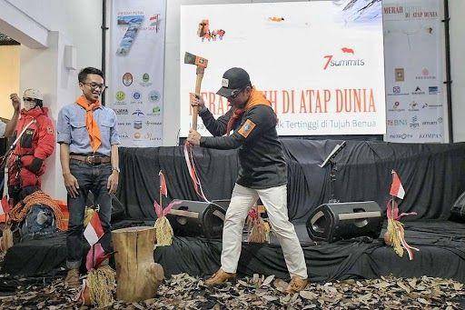 Gubernur Jawa Barat Ridwan Kamil hadir dalam acara peluncuran buku "Merah Putih di Atap Dunia" (Dok. Pemprov Jawa Barat)