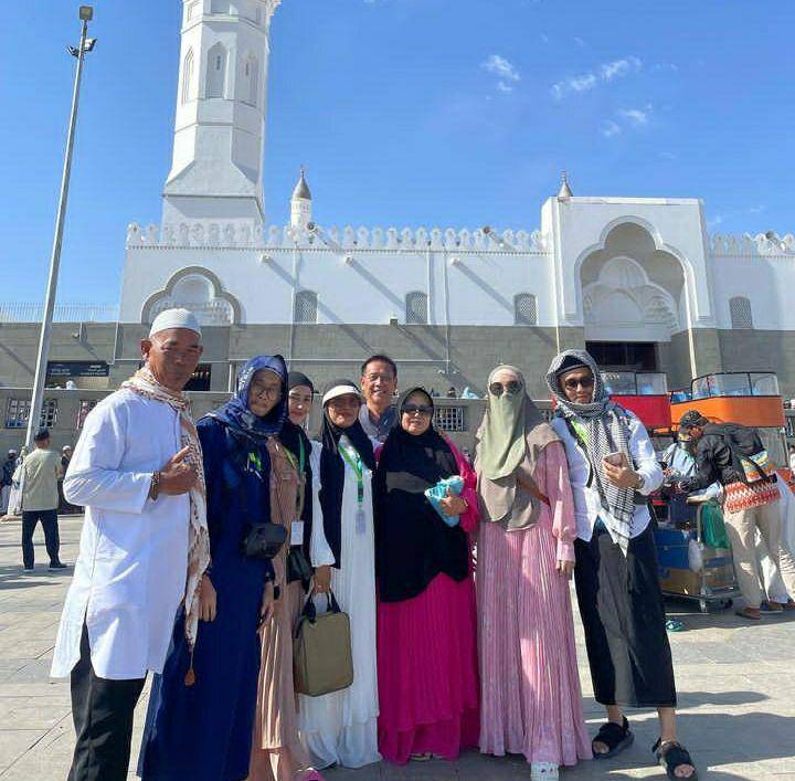 potret Zaskia Gotik dan keluarga umrah (instagram.com/zaskia_gotix)